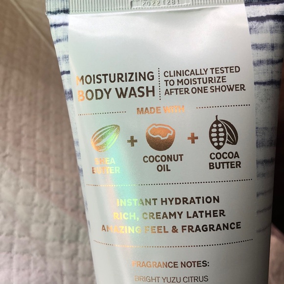 Bath & Body Works Fresh Getaway Moisturizing Body Wash with Shea/Cocoa Butter. - Picture 3 of 5